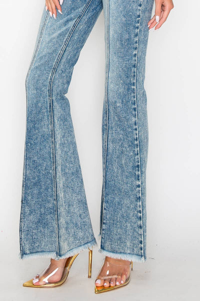 HIGH RISE SUPER STRETCH FLARE WITH SEAMED FRONT JEANS: 3 (25)
