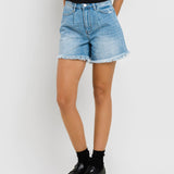 SUPER HIGH RISE PLEATS SHORTS