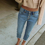 MID RISE EXPOSED BUTTON CAPRI JEANS: 7