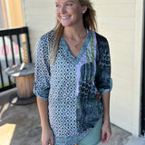 Crinkle V-neck Media Top