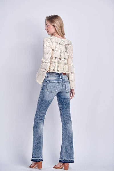 MID RISE STRETCH BOOTCUT W/ RELEASED FRAYED HEM & SLIT JEANS: 5/26