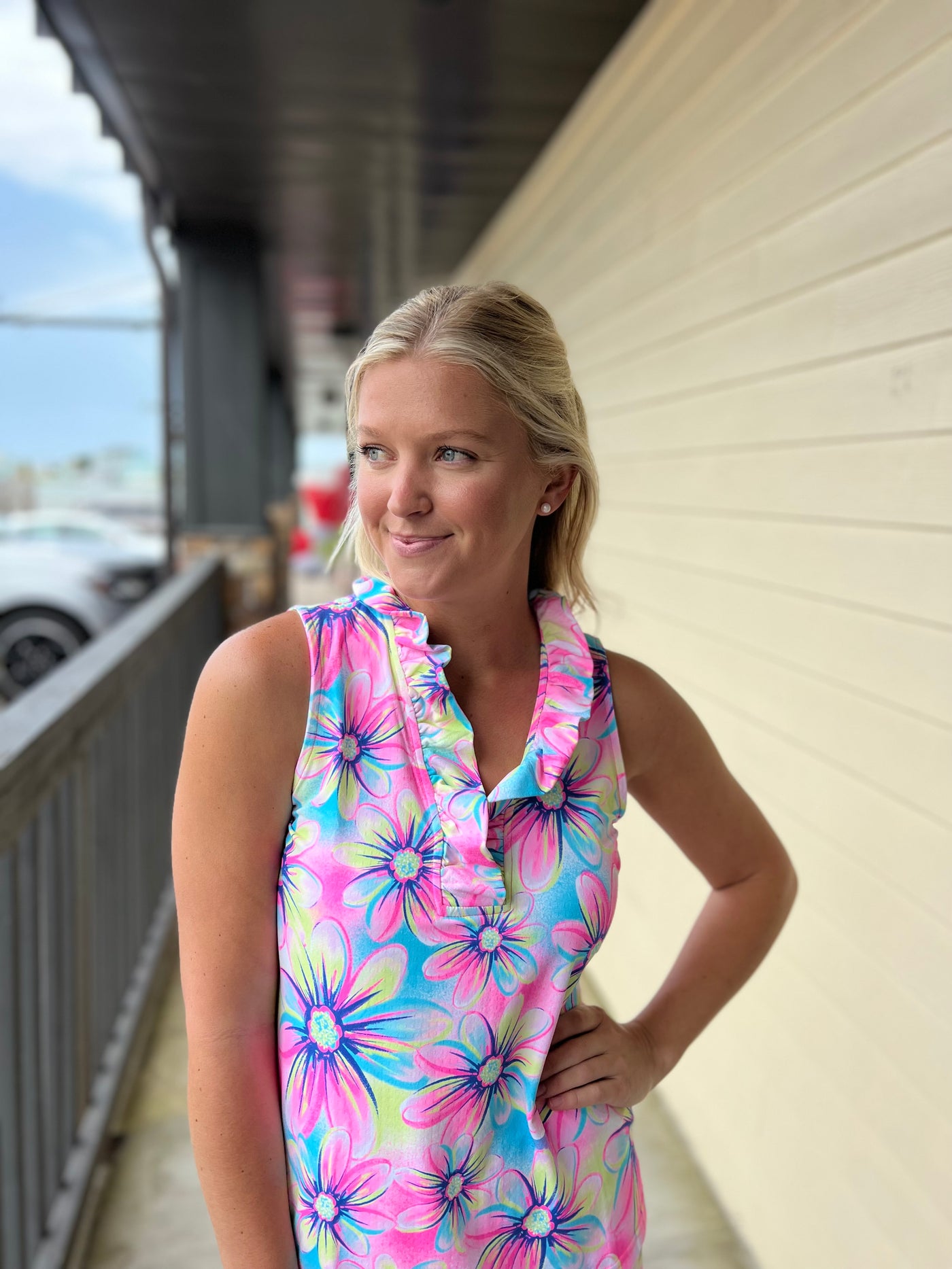 Flowers Slv.less Ruffle Vneck