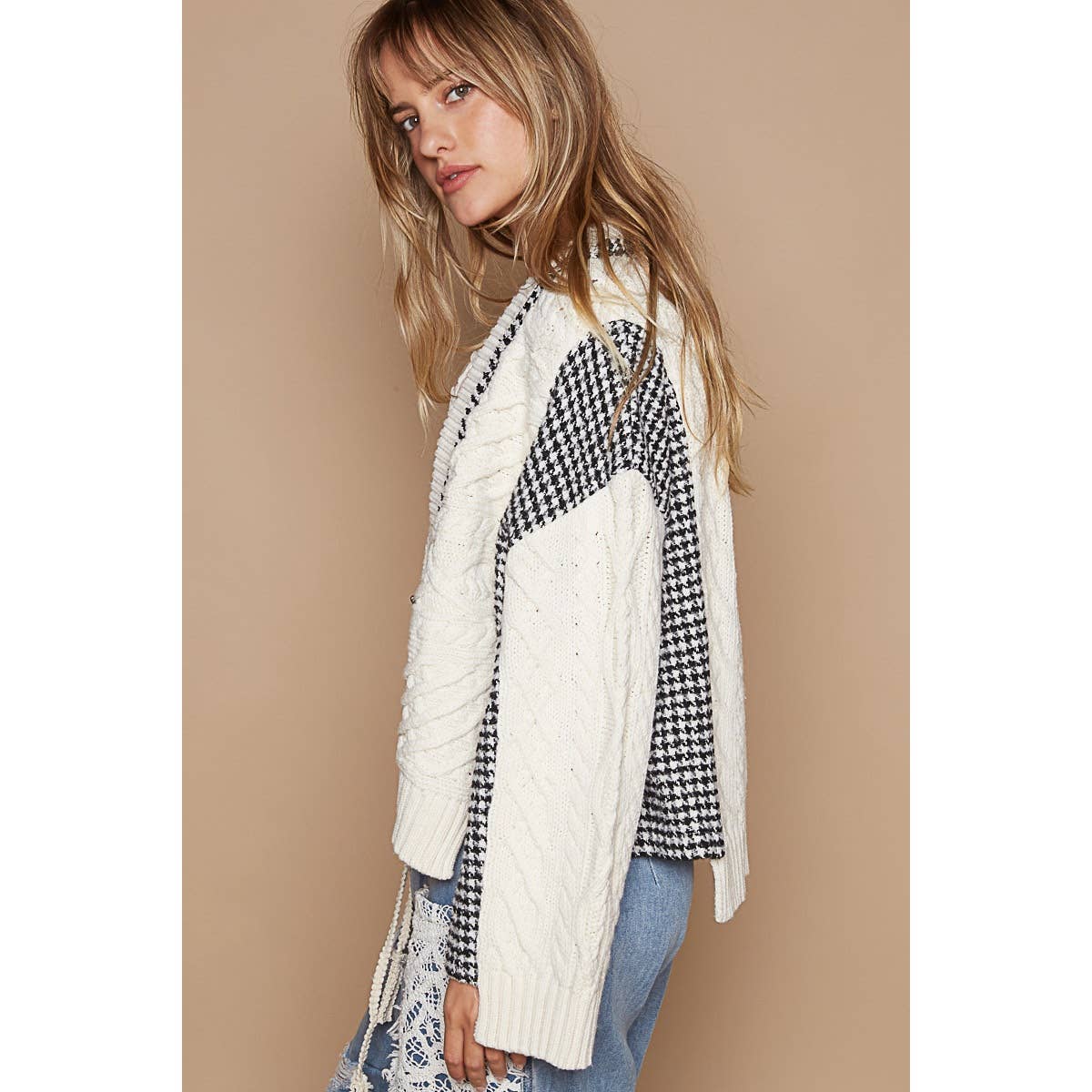 V-neck button down sweater: NATURAL